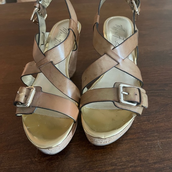 Women's Brown Blow Fish Strappy Sandals - Picture 1 of 4